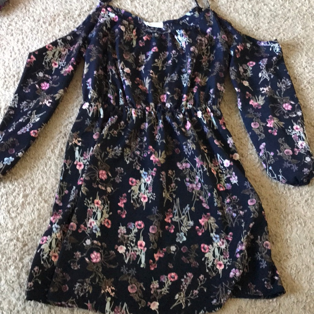 Floral print cold shoulder dress